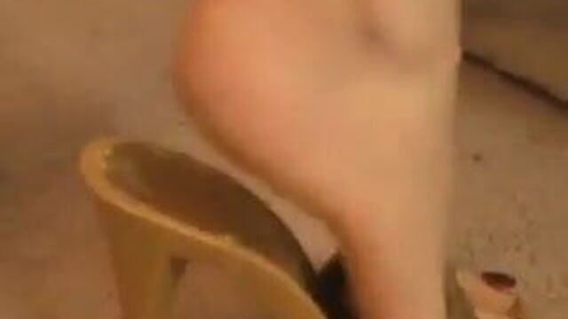 Golden Heels Cum